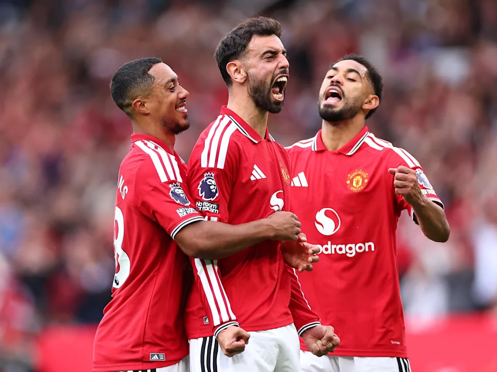 Fernandes Hat-Trick Inspires United Rout